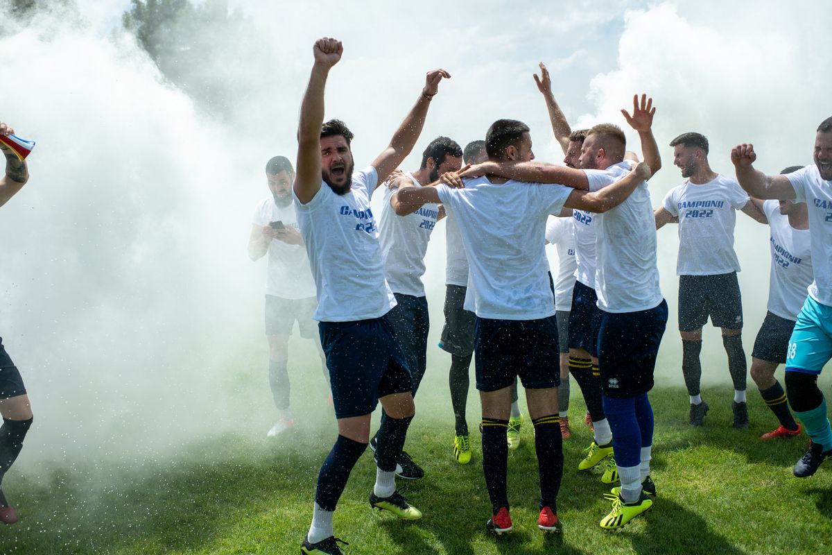 GSP a asistat la promovarea lui ACS Miroși! Sărbătoare cu alarma antiaeriană și cu o armă cu capse: „Îl împuşc pe Putin, că mi-a scumpit berea şi ţigările"