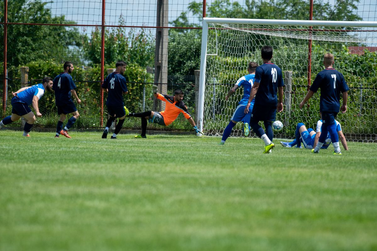 GSP a asistat la promovarea lui ACS Miroși! Sărbătoare cu alarma antiaeriană și cu o armă cu capse: „Îl împuşc pe Putin, că mi-a scumpit berea şi ţigările"