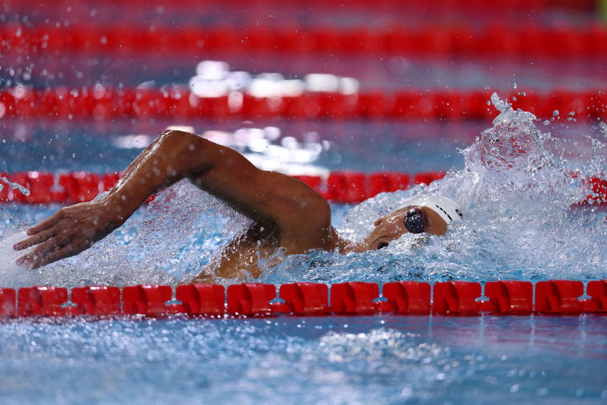 David Popovici, ULUITOR la CM de natație din Budapesta: s-a calificat în finală la 200 metri liber cu primul timp și record mondial al juniorilor!