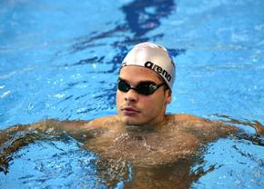Robert Glință s-a calificat în finala probei de 100 m spate de la CM de Înot din Budapesta! Urmează cursa lui David Popovici
