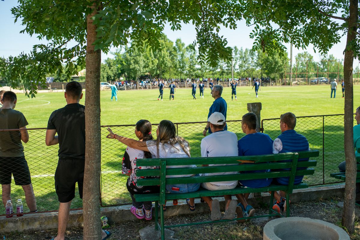 GSP a asistat la promovarea lui ACS Miroși! Sărbătoare cu alarma antiaeriană și cu o armă cu capse: „Îl împuşc pe Putin, că mi-a scumpit berea şi ţigările"