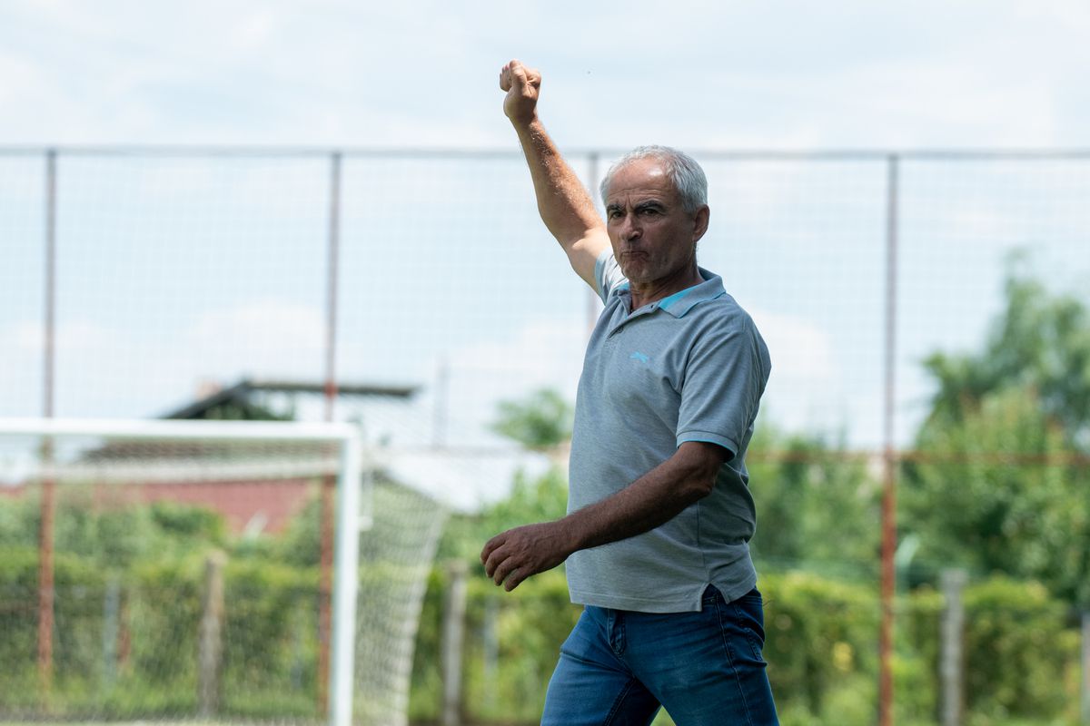 GSP a asistat la promovarea lui ACS Miroși! Sărbătoare cu alarma antiaeriană și cu o armă cu capse: „Îl împuşc pe Putin, că mi-a scumpit berea şi ţigările"