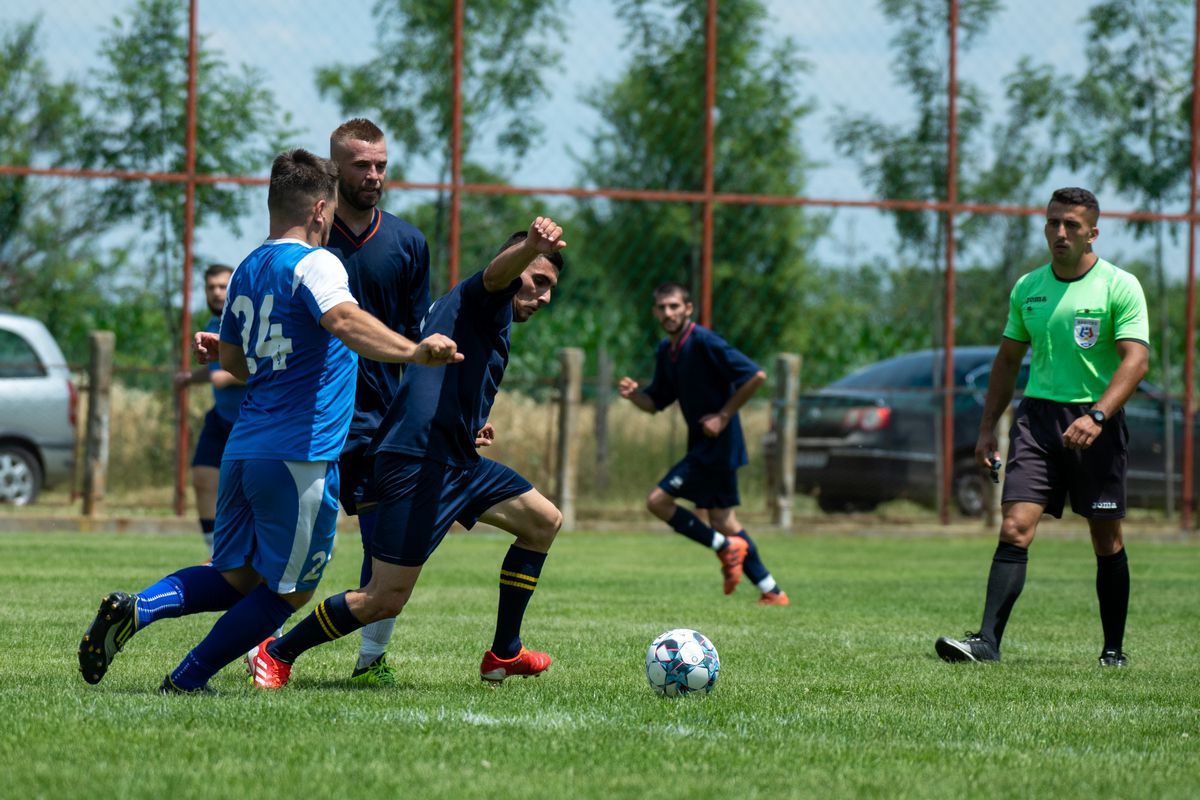 GSP a asistat la promovarea lui ACS Miroși! Sărbătoare cu alarma antiaeriană și cu o armă cu capse: „Îl împuşc pe Putin, că mi-a scumpit berea şi ţigările"