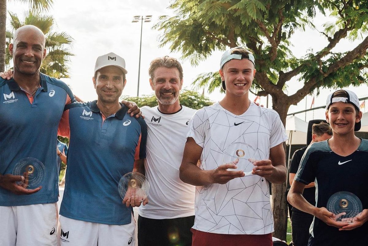 Ce făcea Mouratoglou, în timp ce Halep pierdea semifinala de la Birmingham