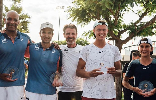 Ce făcea Mouratoglou, în timp ce Halep pierdea semifinala de la Birmingham