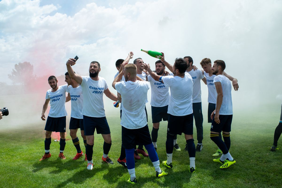 GSP a asistat la promovarea lui ACS Miroși! Sărbătoare cu alarma antiaeriană și cu o armă cu capse: „Îl împuşc pe Putin, că mi-a scumpit berea şi ţigările"