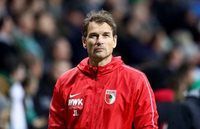 Un fost internațional german i-a distrus vecinului garajul cu drujba, pentru că-i bloca vederea la lac!