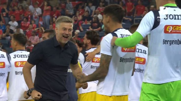 Edi Iordănescu sărbătorește al doilea gol al lui Mihăilă cu Elveția