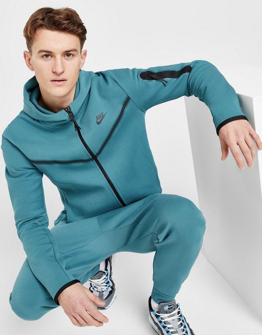 De ce sunt atât de populare articolele vestimentare din colecția Nike Tech Fleece?