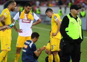 Nu s-a văzut la TV » Ce s-a întâmplat pe gazon după fluierul final: cadouri pentru ultrași și „scut” în jurul lui Mihăilă
