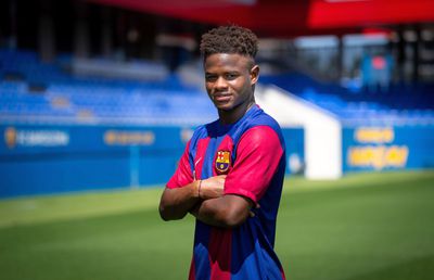 Barcelona și-a prezentat noul transfer: un fundaș central de 19 ani » Are o clauză imensă