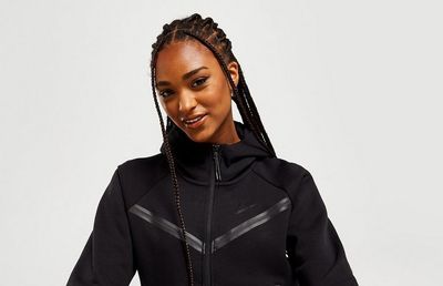 De ce sunt atât de populare articolele vestimentare din colecția Nike Tech Fleece?