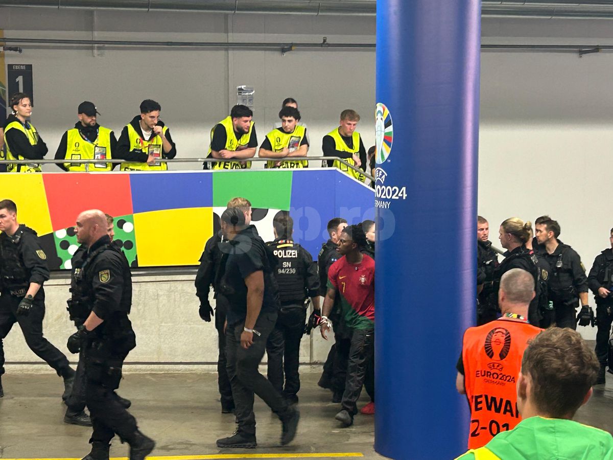 „Din cauza nenorociților ăștia!” » Nervi în parcare după Portugalia - Cehia, celebrul vlogger și-a pierdut cumpătul cu aproape 200.000 de oameni urmărind live