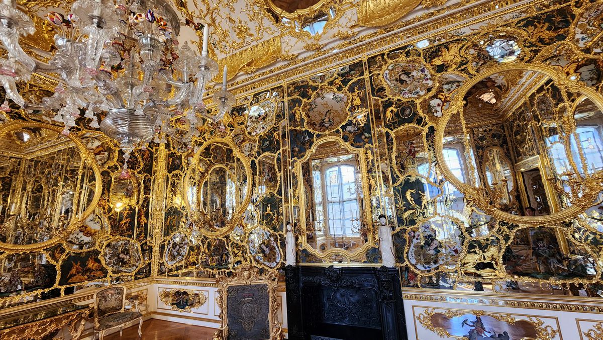 Pe urmele lui Napoleon » Dormitorul lui Bonaparte din palatul somptuos din Wurzburg, păstrat în starea lui originală