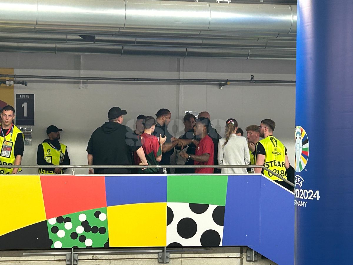 „Din cauza nenorociților ăștia!” » Nervi în parcare după Portugalia - Cehia, celebrul vlogger și-a pierdut cumpătul cu aproape 200.000 de oameni urmărind live