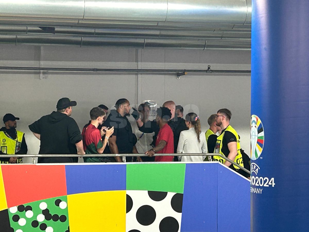 „Din cauza nenorociților ăștia!” » Nervi în parcare după Portugalia - Cehia, celebrul vlogger și-a pierdut cumpătul cu aproape 200.000 de oameni urmărind live