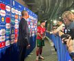 Ales „omul meciului” Portugalia - Cehia, Vitinha a venit la interviuri cu trofeul în brațe