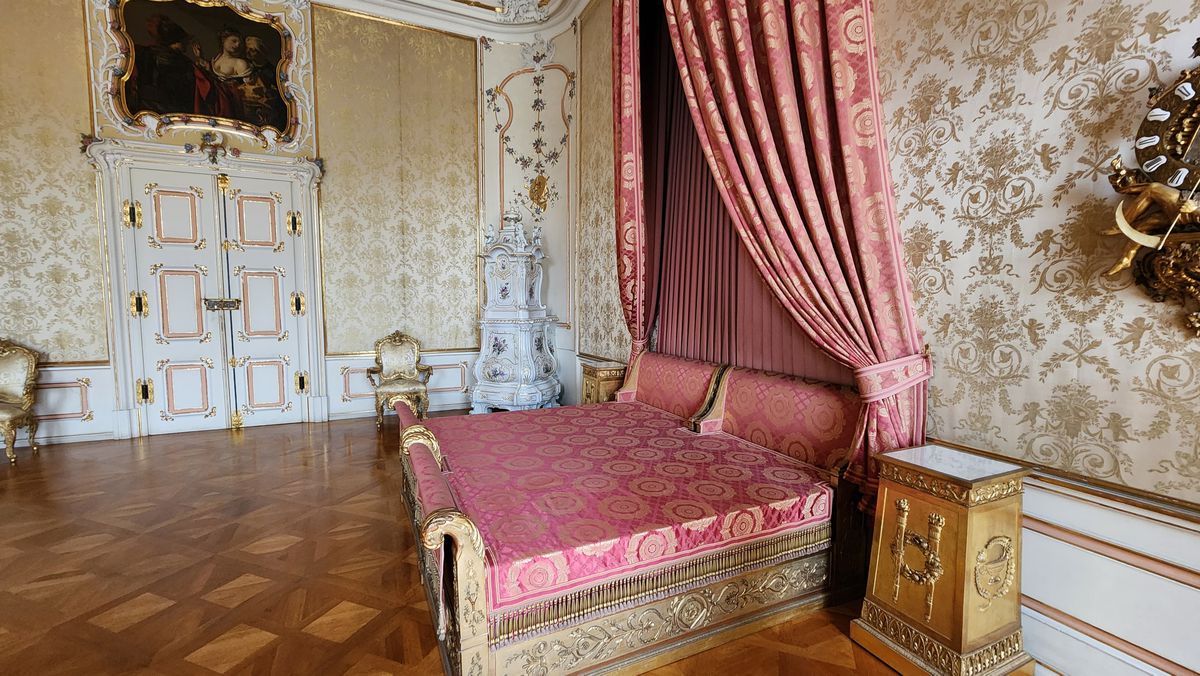 Pe urmele lui Napoleon » Dormitorul lui Bonaparte din palatul somptuos din Wurzburg, păstrat în starea lui originală