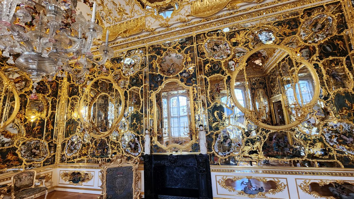 Pe urmele lui Napoleon » Dormitorul lui Bonaparte din palatul somptuos din Wurzburg, păstrat în starea lui originală