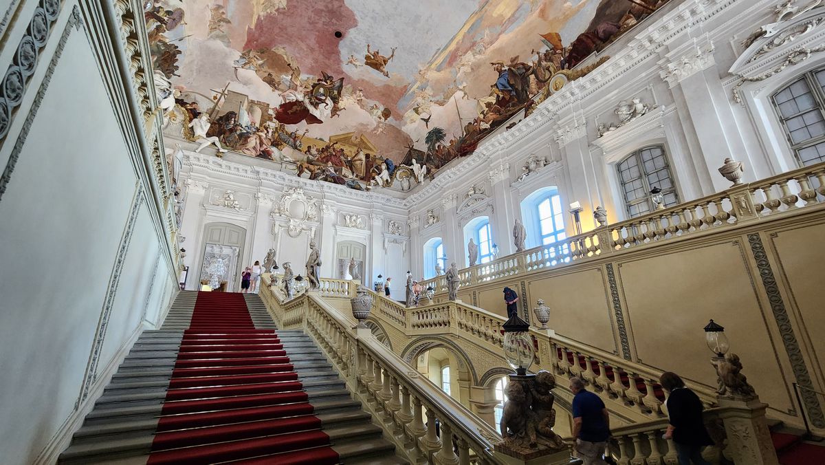 Pe urmele lui Napoleon » Dormitorul lui Bonaparte din palatul somptuos din Wurzburg, păstrat în starea lui originală