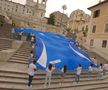 Un tricou al naționalei Italiei de 15 metri lungime întins în Piazza di Spania