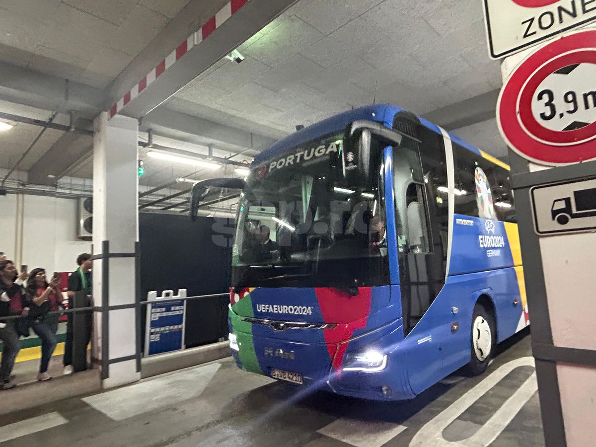 „Din cauza nenorociților ăștia!” » Nervi în parcare după Portugalia - Cehia, celebrul vlogger și-a pierdut cumpătul cu aproape 200.000 de oameni urmărind live