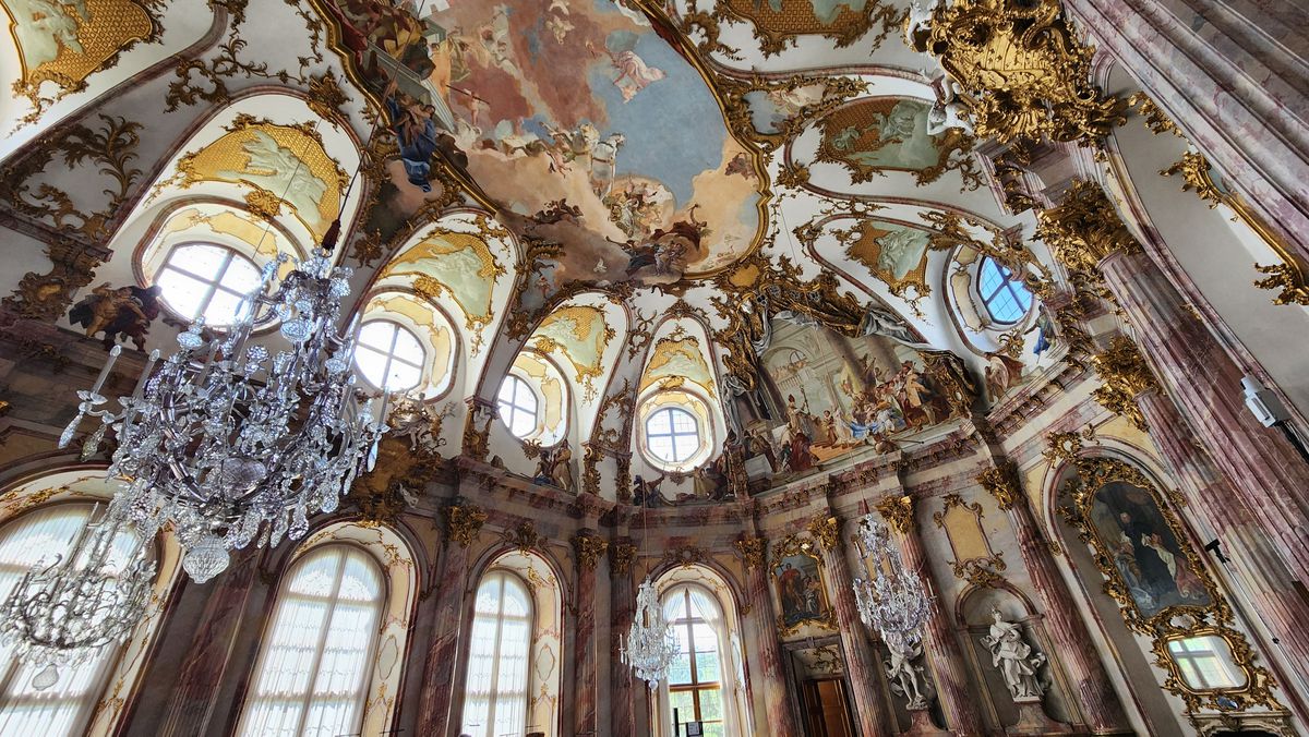 Pe urmele lui Napoleon » Dormitorul lui Bonaparte din palatul somptuos din Wurzburg, păstrat în starea lui originală