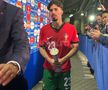 Ales „omul meciului” Portugalia - Cehia, Vitinha a venit la interviuri cu trofeul în brațe