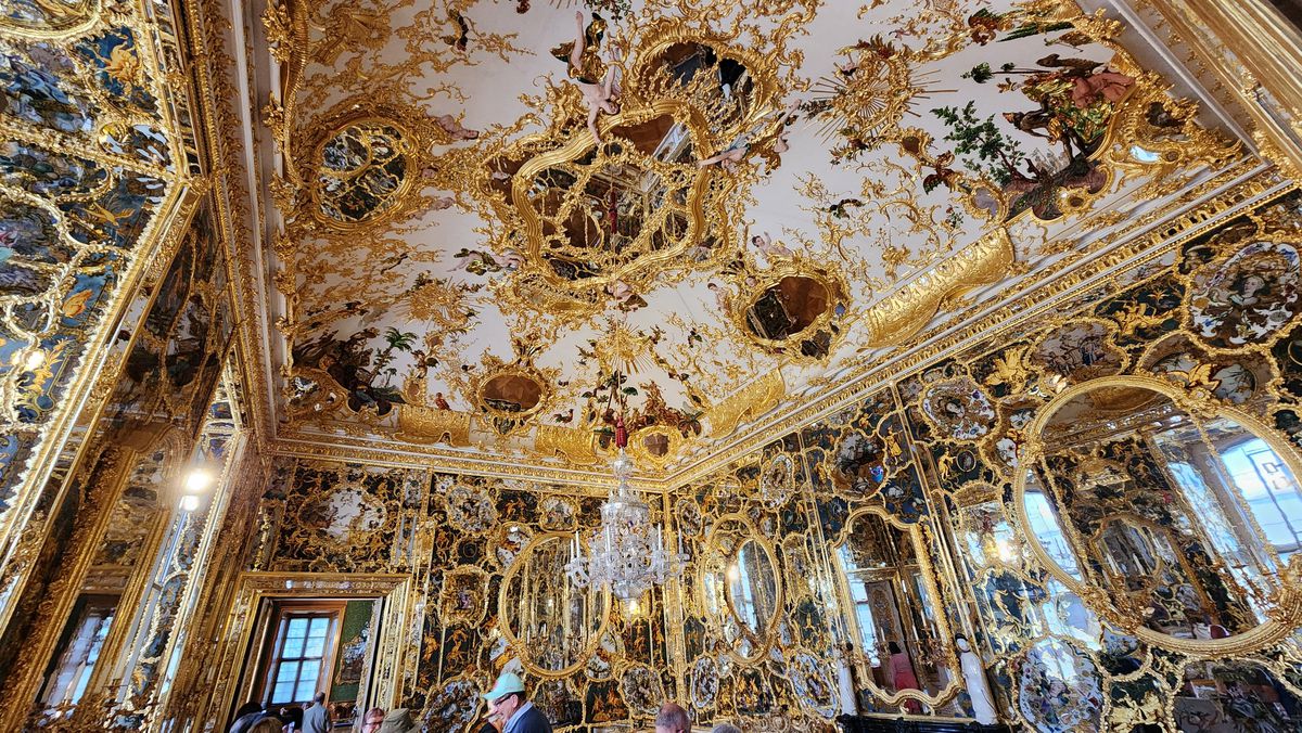 Pe urmele lui Napoleon » Dormitorul lui Bonaparte din palatul somptuos din Wurzburg, păstrat în starea lui originală