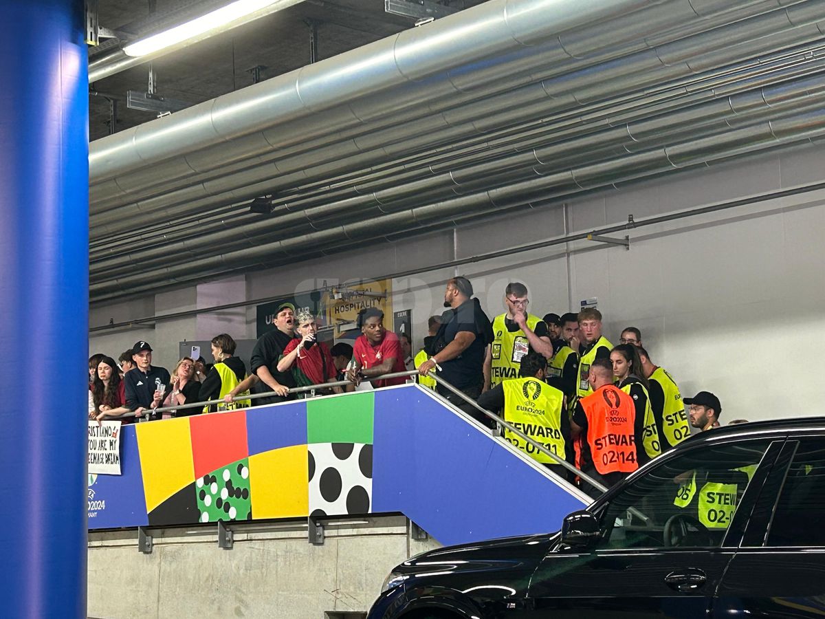 „Din cauza nenorociților ăștia!” » Nervi în parcare după Portugalia - Cehia, celebrul vlogger și-a pierdut cumpătul cu aproape 200.000 de oameni urmărind live