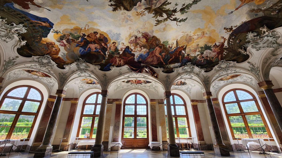 Pe urmele lui Napoleon » Dormitorul lui Bonaparte din palatul somptuos din Wurzburg, păstrat în starea lui originală