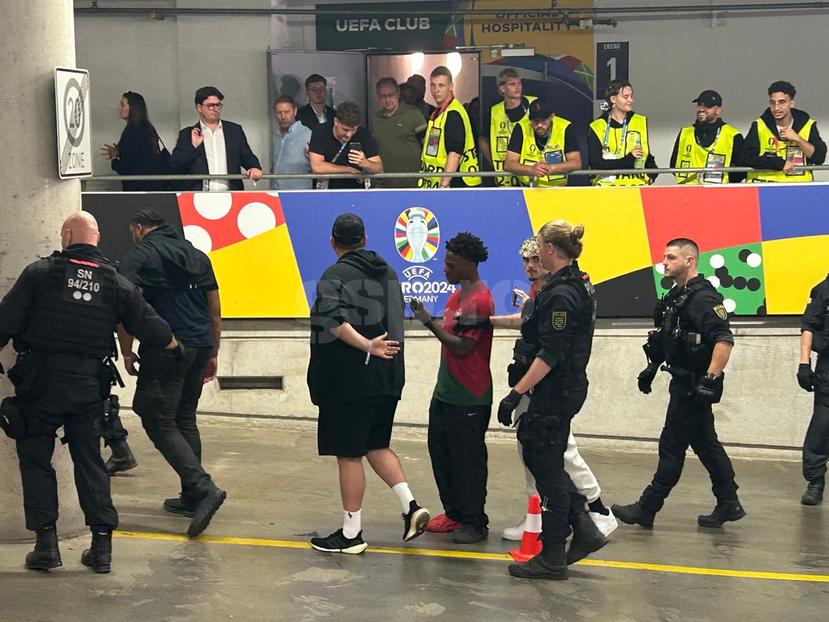 „Din cauza nenorociților ăștia!” » Nervi în parcare după Portugalia - Cehia, celebrul vlogger și-a pierdut cumpătul cu aproape 200.000 de oameni urmărind live