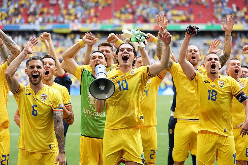 „Tricolorii” au sărbătorit pe gazon, alături de zecile de mii de români, victoria cu Ucraina // foto: Guliver/gettyimages