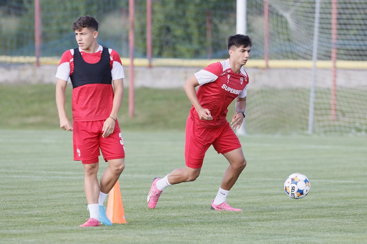 5 detalii de la pregătirea lui Dinamo: cine s-a pregătit separat, cum s-a integrat Musi + A venit și jucătorul care vrea să plece