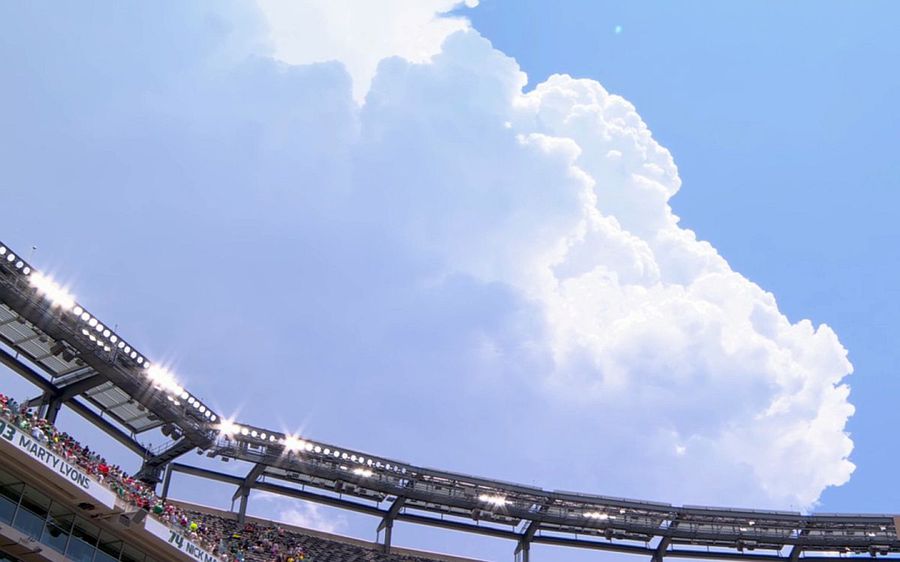 Un nor amenințător se apropia de MetLife Stadium din New Jersey Palmeiras - Al Ahly 2-0 » Primele goluri în grupa A, într-un meci întrerupt 40 de minute din cauza furtunii