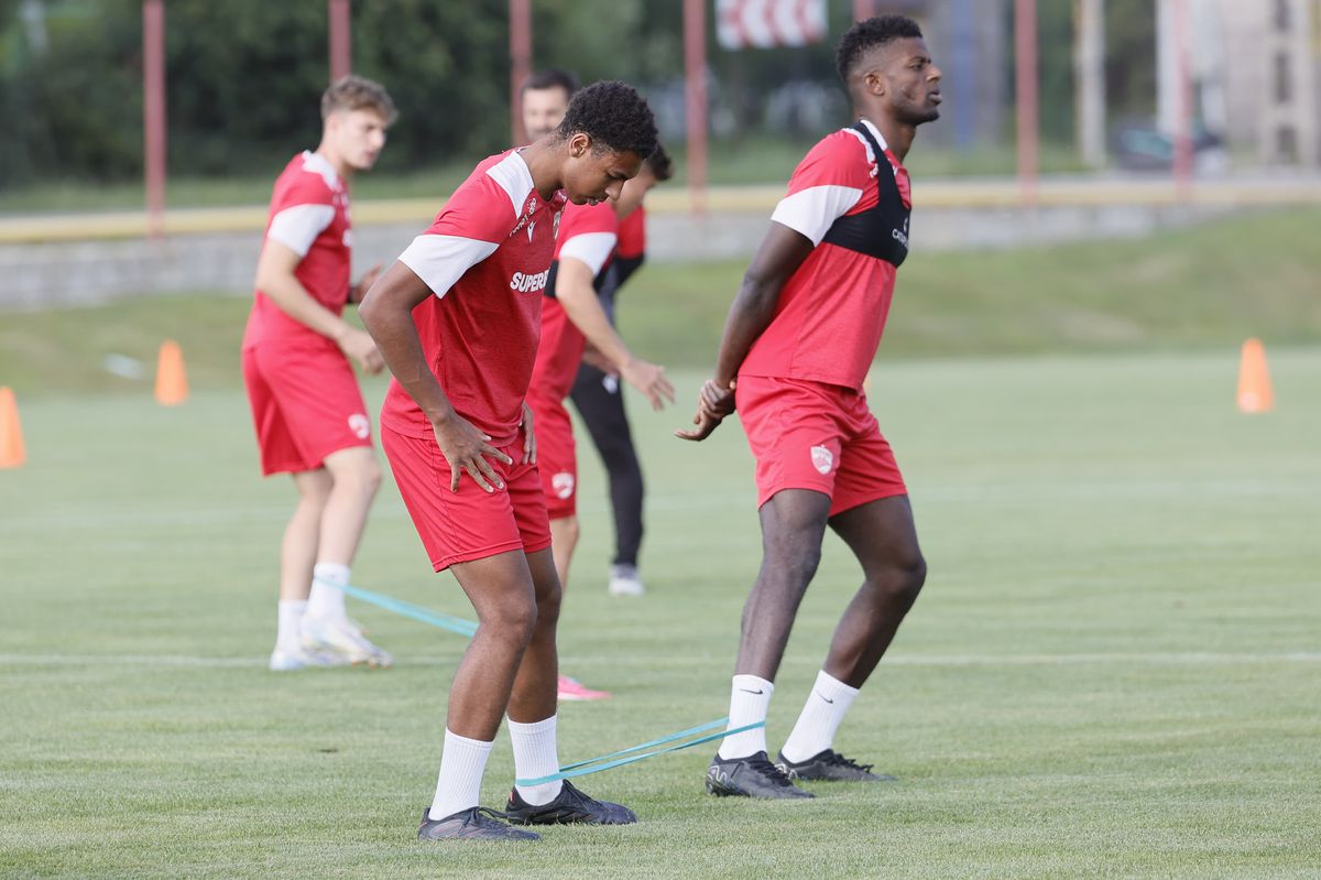 5 detalii de la pregătirea lui Dinamo: cine s-a pregătit separat, cum s-a integrat Musi + A venit și jucătorul care vrea să plece