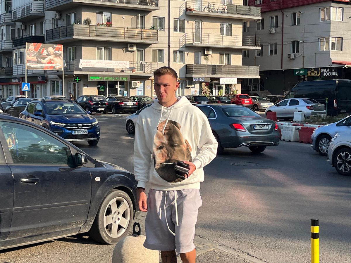 Jucătorii de la FCSB au efectuat vizita medicală  » Fostul dinamovist Dennis Politic a fost prezent, apariția zilei pentru Ștefănescu