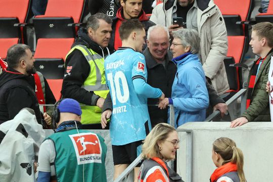 Florian Wirtz împreună cu părinții Hans și Karin (cu ochelari) / Foto: Imago