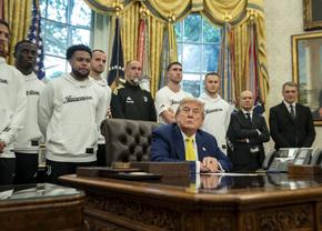 De față cu jucătorii lui Juventus, Trump a vorbit despre războiul Israel - Iran și femeile transgender: întrebarea care i-a amuțit pe italieni