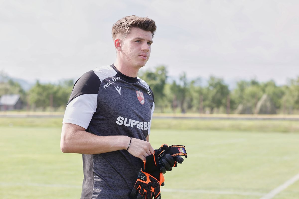 Imagini de la antrenamentul lui Dinamo de la Curtea de Argeș