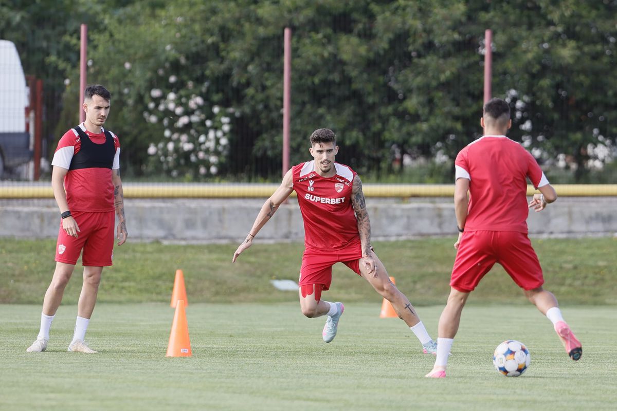 Imagini de la antrenamentul lui Dinamo de la Curtea de Argeș