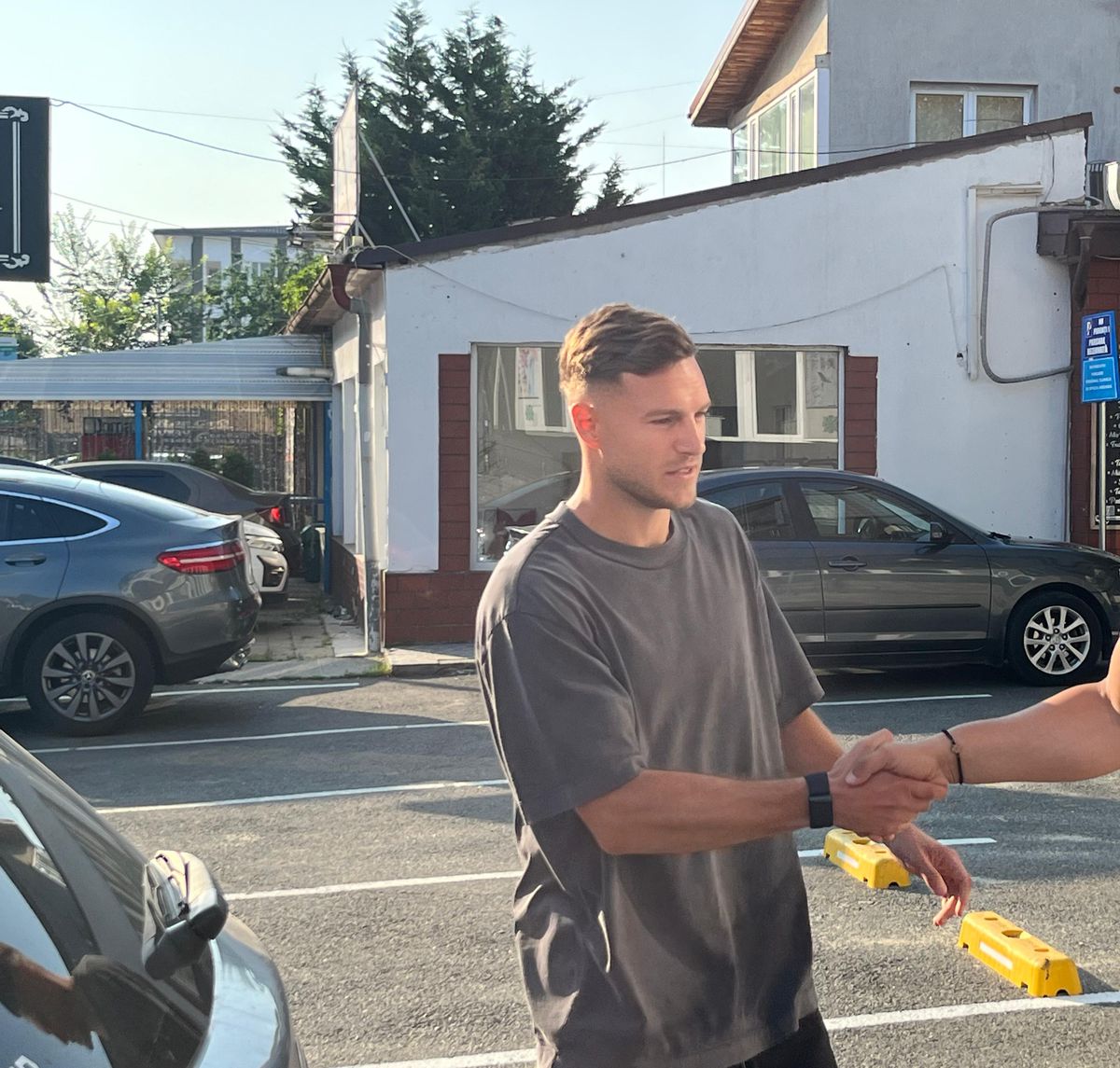 Jucătorii de la FCSB au efectuat vizita medicală  » Fostul dinamovist Dennis Politic a fost prezent, apariția zilei pentru Ștefănescu