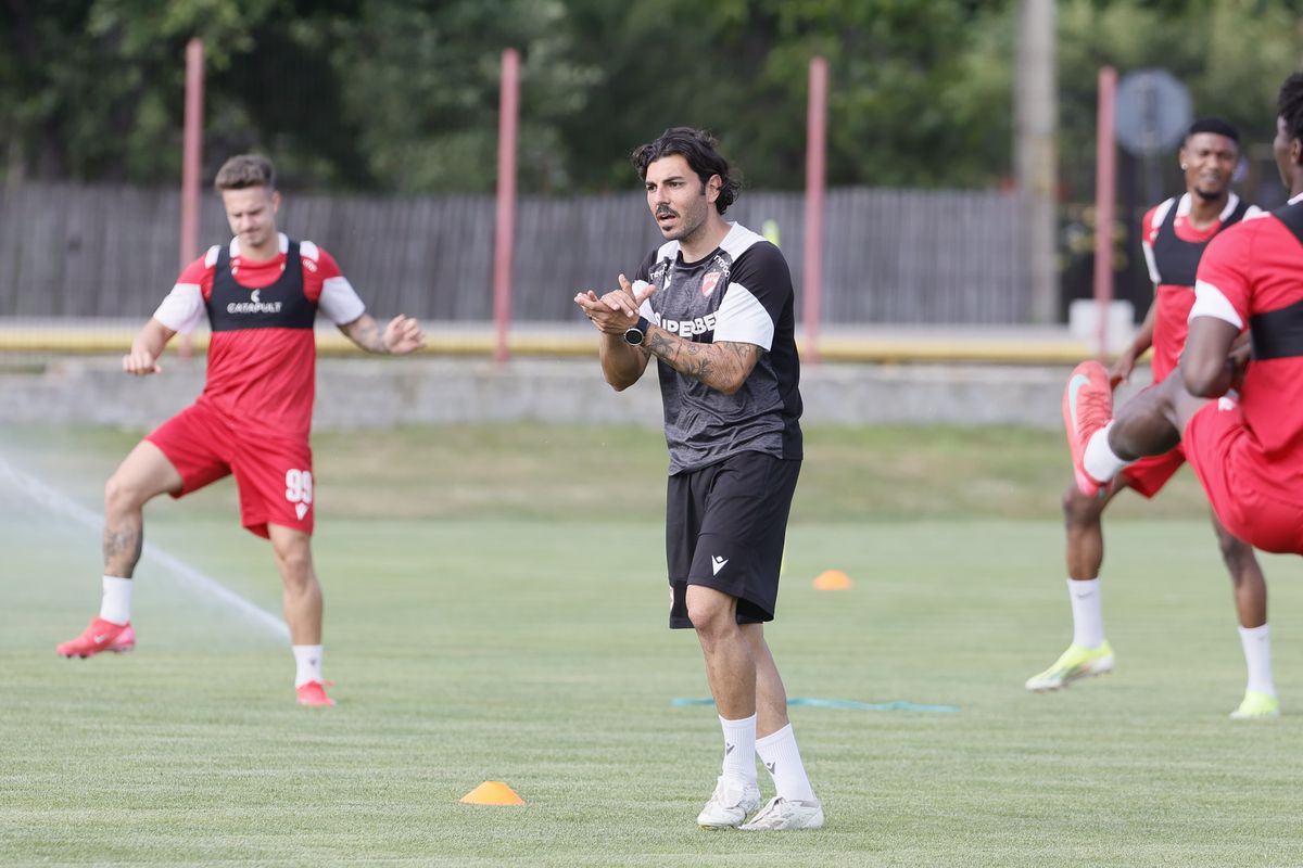 Imagini de la antrenamentul lui Dinamo de la Curtea de Argeș