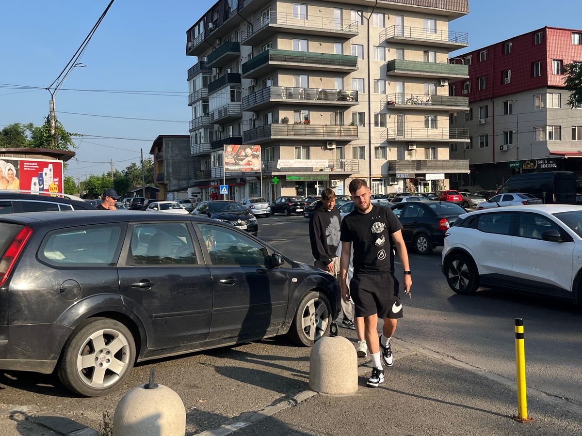 Jucătorii de la FCSB au efectuat vizita medicală  » Fostul dinamovist Dennis Politic a fost prezent, apariția zilei pentru Ștefănescu