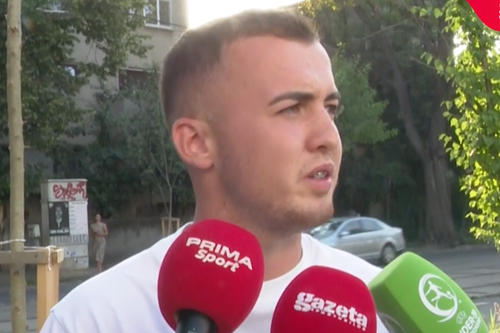 VIDEO Fotbalistul lăsat acasă de Ion Marin a venit să susțină România U19 în meciul decisiv de la Euro: „Suntem un grup foarte unit”