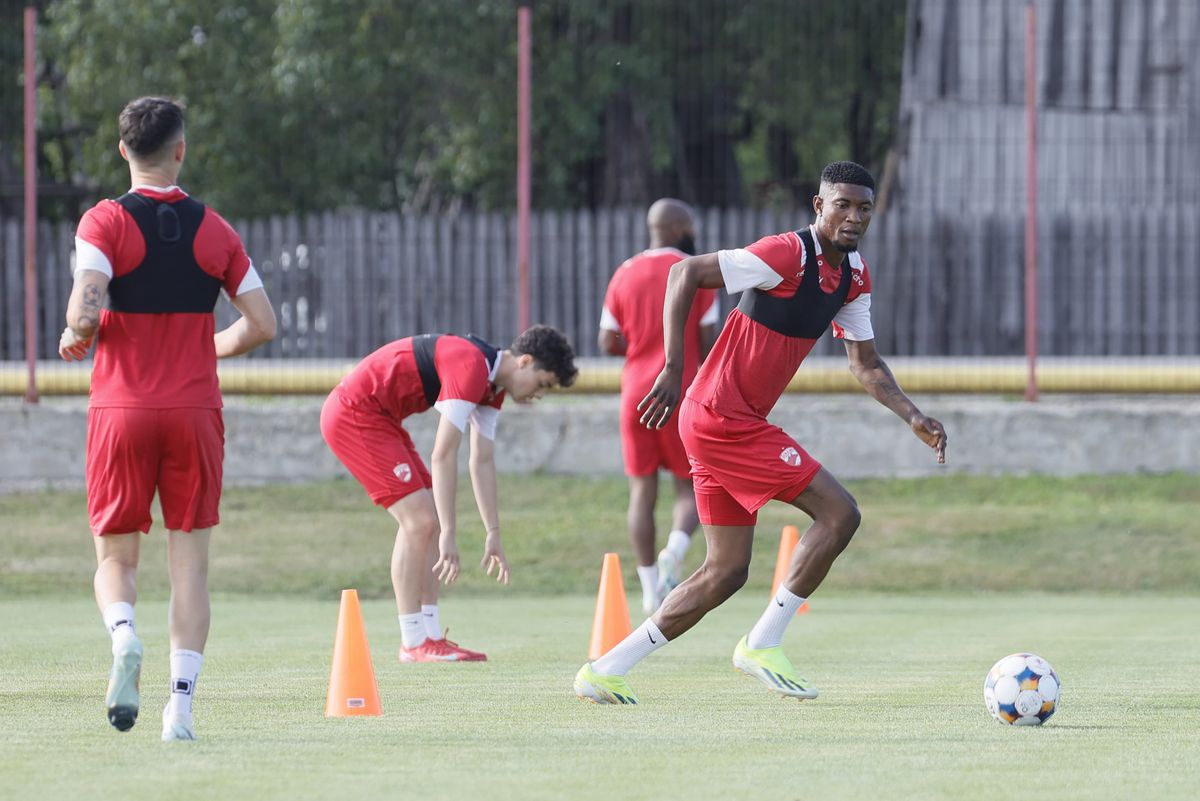 5 detalii de la pregătirea lui Dinamo: cine s-a pregătit separat, cum s-a integrat Musi + A venit și jucătorul care vrea să plece