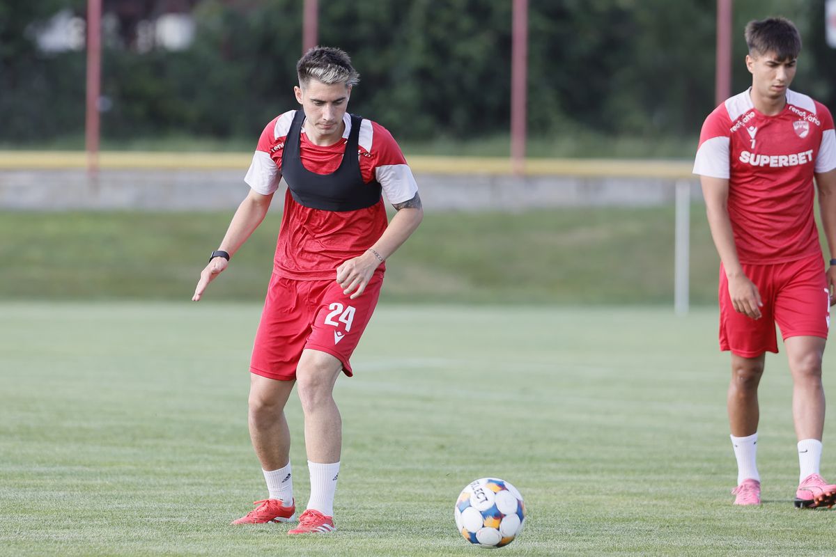 Imagini de la antrenamentul lui Dinamo de la Curtea de Argeș