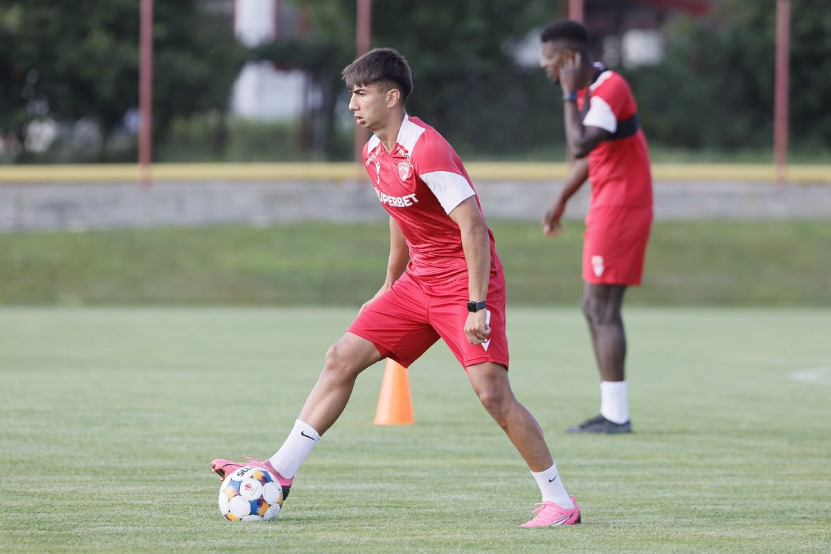 5 detalii de la pregătirea lui Dinamo: cine s-a pregătit separat, cum s-a integrat Musi + A venit și jucătorul care vrea să plece