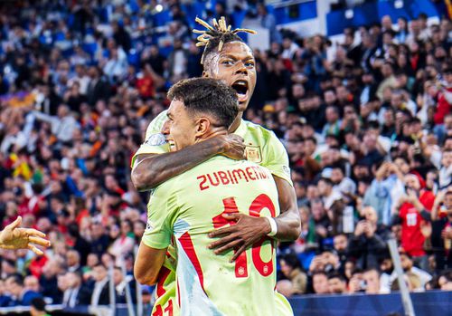 Nico Williams, în echipamentul naționalei Spaniei, foto: Imago