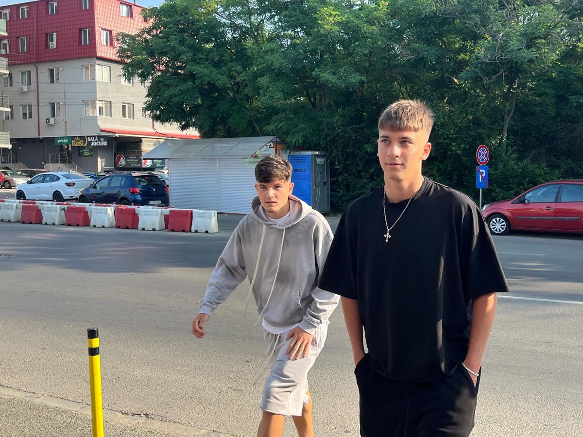 Jucătorii de la FCSB au efectuat vizita medicală  » Fostul dinamovist Dennis Politic a fost prezent, apariția zilei pentru Ștefănescu